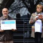 Agapito García de Celis y Carmen Mallo, con el premio. DL