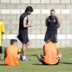 Juan Ferrando, en el centro, junto a algunos de los futbolistas de la Cultural