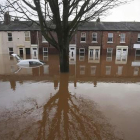 El centro de Carlisle (norte de Inglaterra), inundado, en una imagen de este lunes.