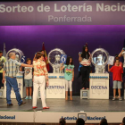 Imagen del ensayo general del sorteo celebrado ayer en el teatro Bergidum de Ponferrada.