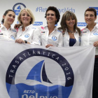 De izquierda a derecha, Susana Laguarda, Patricia Alonso, Carmen Peláez, Yolanda Preciados y Marian Santiago, las participantes en el reto de cruzar el Atlántico, posan en el acto de presentación del desafío.
