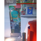 Puerta rota de la gasolinera. DL