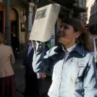 A falta de gafas especiales, una careta de soldador