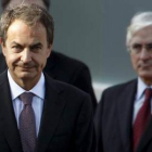 Zapatero, a su llegada al desfile. Tras él, el presidente de Castilla-La Mancha, Barreda.