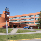 Imagen de archivo del exterior del Hospital del Bierzo, ubicado en Fuentesnuevas. L. DE LA MATA