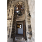 Ventana de la habitación de la Casa del Campanero. RAÚL SANCHIDRIÁN