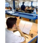 Universitarios estudiando en la biblioteca San Isidoro