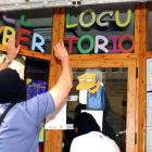 Fachada de un locutorio de Granada tras la detención de su dueño.