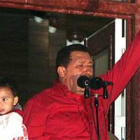 El presidente venezolano, Hugo Chávez, se dirige a sus seguidores.