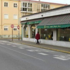 Parada del autobús en Pinilla que no tiene marquesina.
