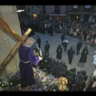 El miércoles santo dejó ver por León algunas de las tallas más antiguas de la imaginería leonesa.