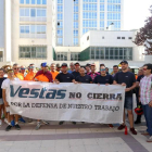 Concentración de trabajadores de Vestas frente a la consejería de Hacienda.