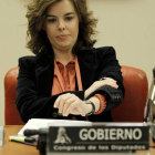 La vicepresidenta del Gobierno, Soraya Sáenz de Santamaría, durante su comparecencia en la Comisión Constitucional en el Congreso de los Diputados.
