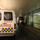 Una ambulancia, en el Hospital de León
