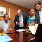 El embajador tailandés Kultumut Singhara Na Ayudhaya, con el alcalde, Otero, la edil de Cultura y el concejal Jaime González.