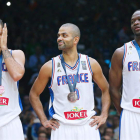 Fournier, Parker y Kahudi con la medalla de bronce. Un consuelo agridulce para los anfitriones.