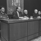 Norberto, a la izquierda junto a Vicente Pastor, en la presentación de ‘El coro de la Catedral de León’.