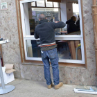 El robo quedó finalmente en desperfectos en las ventanas. ACACIO
