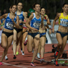 Blanca Fernández (478) en el momento decisivo de la carrera en busca de la medalla.