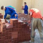Varios alumnos del curso de operario de albañilería de Villaquilambre lograron un empleo.