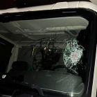 Camión dañado en los paros de León. GUARDIA CIVIL