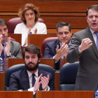 Mañueco durante su respuesta al líder del PSOE, Luis Tudanca, ayer, en las Cortes de Castilla y León. MIRIAM CHACÓN