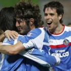 Los jugadores del Getafe celebran uno de los tantos que marcaron ayer al Racing de Santander