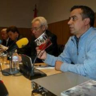 El director del museo, en pimer término, junto a del Olmo y el alcalde