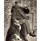 Benito Pérez Galdós con su perro en una foto que se conserva en su casa-museo