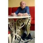 El escritor abulense, durante la entrevista