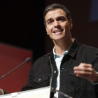 Pedro Sánchez, ayer, en la clausura del congreso del PSOE de Aragón. JAVIER BELVER
