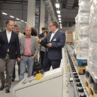 Fuentes, ayer durante su visita al centro de Mercadona. DL