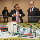 Melchor Ruiz (izquierda) con el delegado del Gobierno.