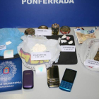 Droga y material incautado por la Policía Local.