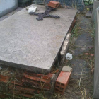 Estado que muestra la deficiente conservación del cementerio que denuncian muchos propietarios.
