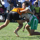 Rubén Cerezal en combate seguido por su padre en sus comienzos en la base. A. B.