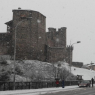 El Castillo de Ponferrada permanece cerrado para evitar accidentes por la nieve.