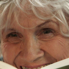 Alice Munro muestra las vidas aparentemente corrientes con sorprendente maestría