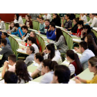 Los estudiantes del distrito de León a punto de comenzar con Lengua y Literatura en la Facultad de Derecho. MARCIANO PÉREZ