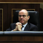 El ministro de Economía y Competitividad, Luis de Guindos, en una imagen de archivo durante un debate celebrado en el Congreso.
