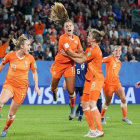 La azulgrana Lieke Martens celebra el martes su gol marcado de penalti en el minuto 90.