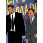 Florentino Pérez, a la derecha, en una foto de archivo junto a Zidane