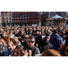 Miles de personas se concentraron ayer en Valladolid. R. GARCÍA