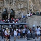 Turistas en las inmediaciones de la Sagrada Familia