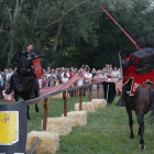 El torneo medieval de caballeros fue el espectáculo más visto durante las jornadas que se desarrollaron hasta ayer en Mansilla. FERNANDO OTERO