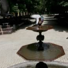El parque ha sido reformado y ahora falta que se recuperen las zonas verdes de los laterales