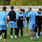 El equipo leonés realizará esta mañana el último entrenamiento antes del partido. J. CASARES