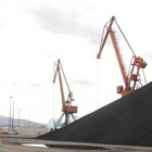 El Musel mueve 2.000 toneladas de carbón al día para La Robla