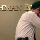 Trabajador de Lehman Brothers, en Seúl, el 16 de septiembre del 2008.