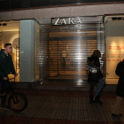 Zara echó el cierre de su emblemático establecimiento a las 20.30 horas.